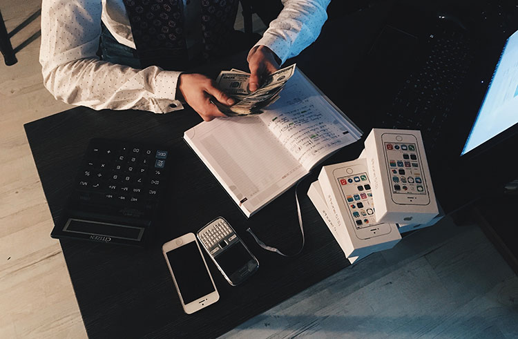 When do I need an  accountant for my startup business? image